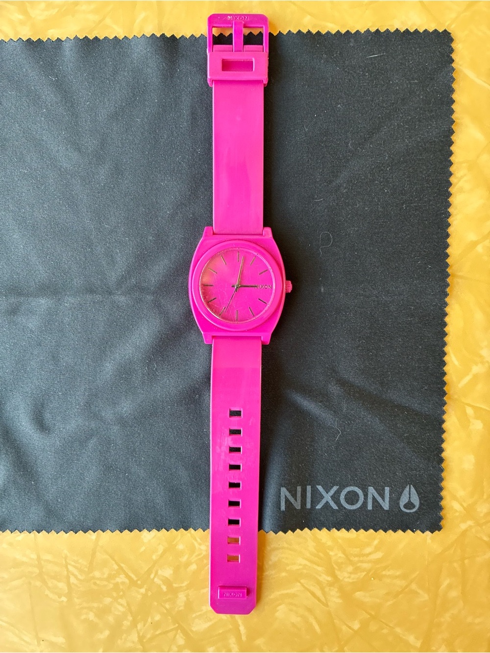 Nixon Time Teller P- Hot Pink